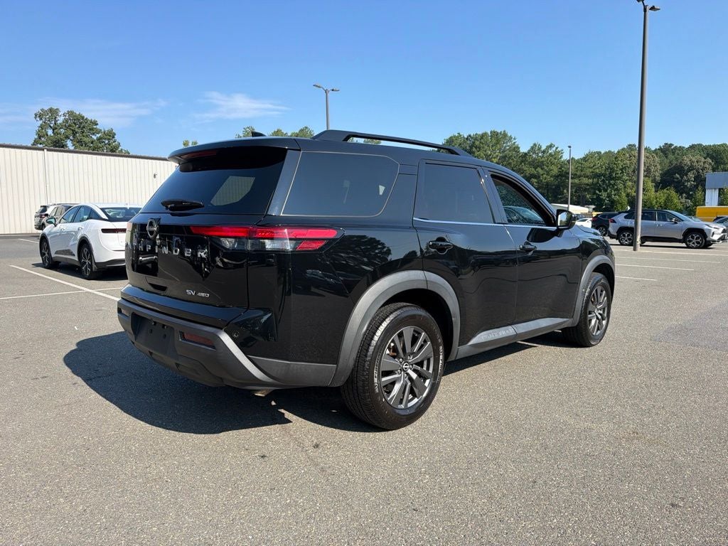 2022 Nissan Pathfinder SV