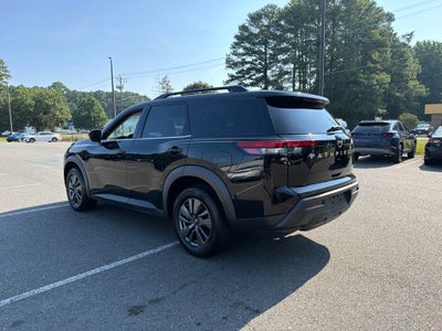2022 Nissan Pathfinder SV