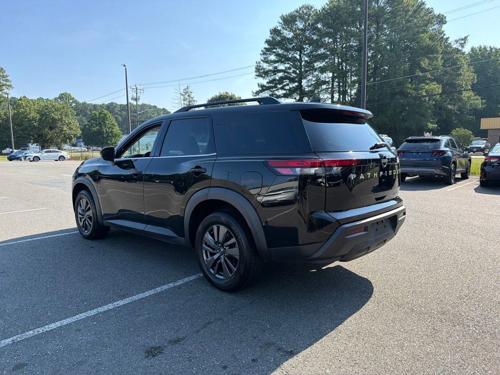 2022 Nissan Pathfinder SV
