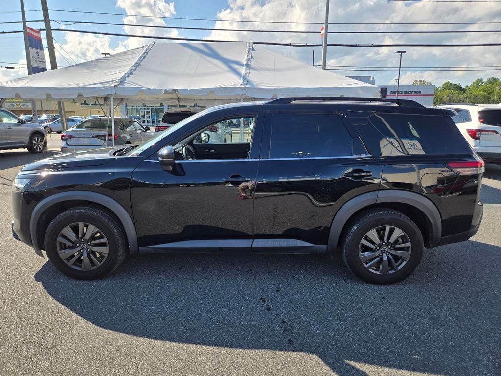2022 Nissan Pathfinder SV