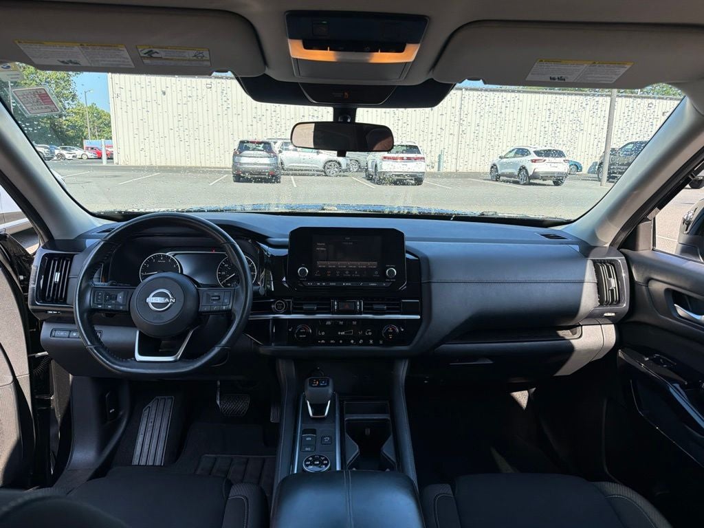 2022 Nissan Pathfinder SV
