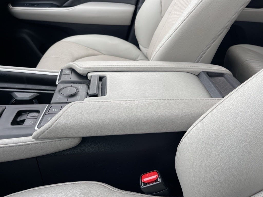 2024 Toyota Grand Highlander Limited ** Pohanka Certified 10 YEAR/100,000 **