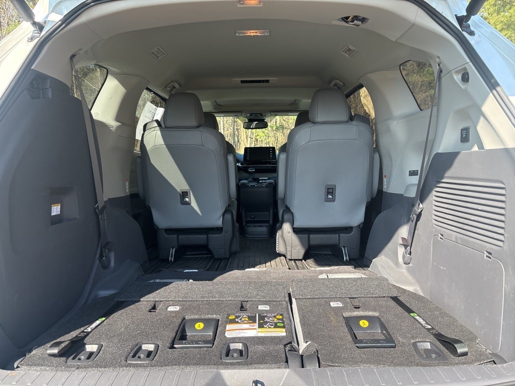 2023 Toyota Sienna XLE 7 Passenger AWD ** Pohanka Certified 10 Year/100,0