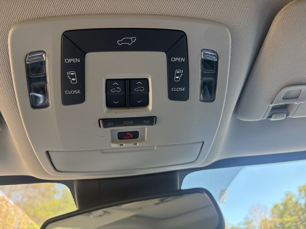 2023 Toyota Sienna XLE 7 Passenger AWD ** Pohanka Certified 10 Year/100,0