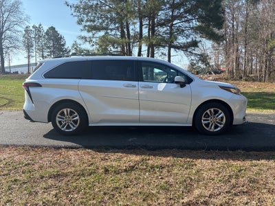 2023 Toyota Sienna XLE 7 Passenger AWD ** Pohanka Certified 10 Year/100,0