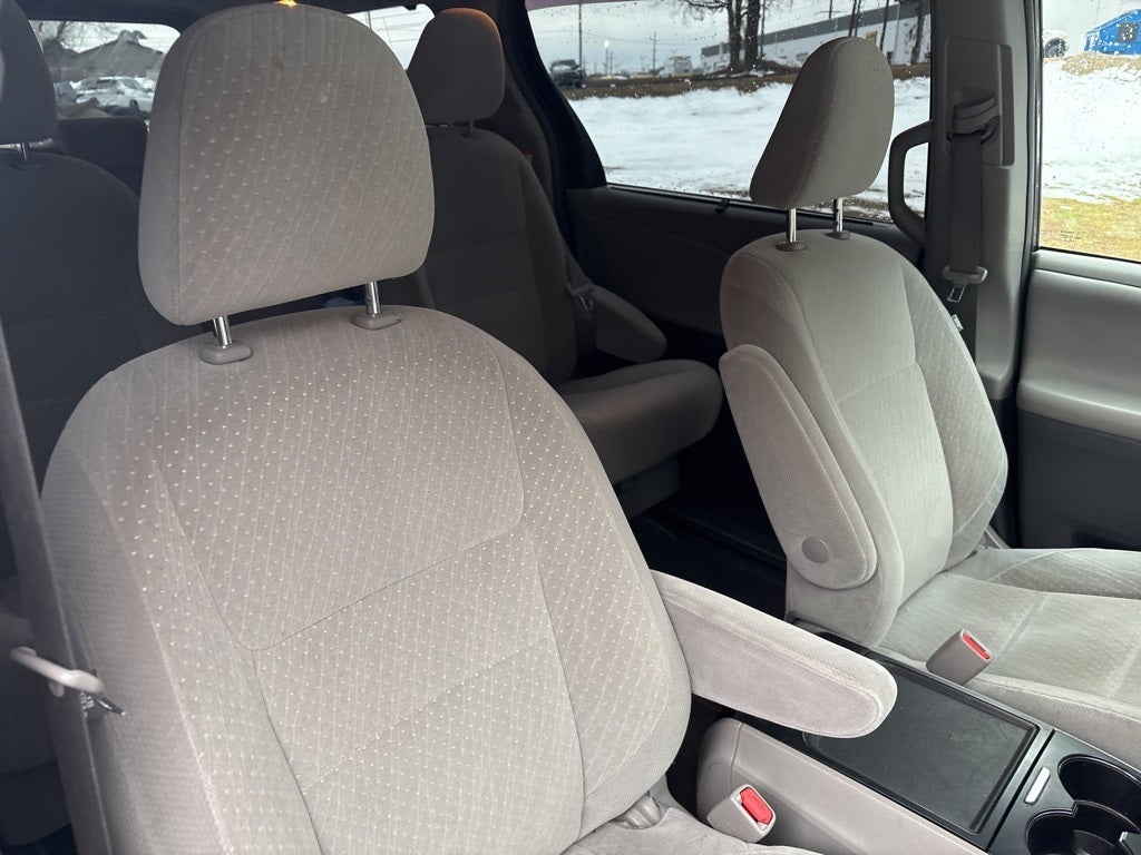 2018 Toyota Sienna LE 7 Passenger ** Pohanka Certified 6 Months / 6,000