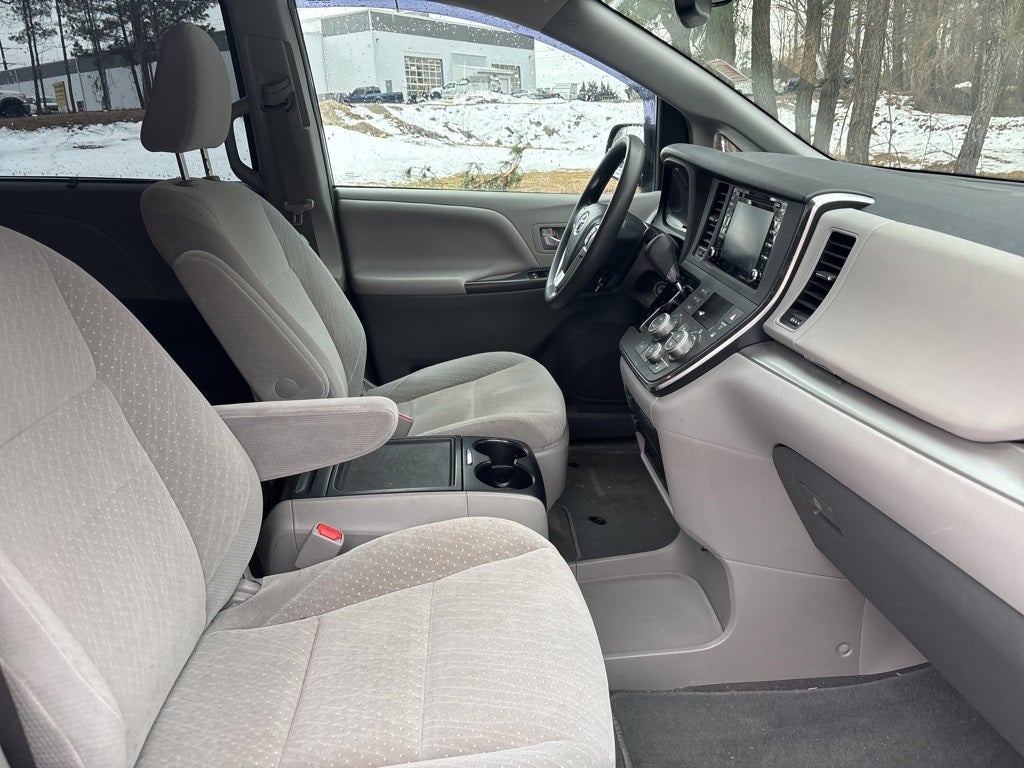 2018 Toyota Sienna LE 7 Passenger ** Pohanka Certified 6 Months / 6,000