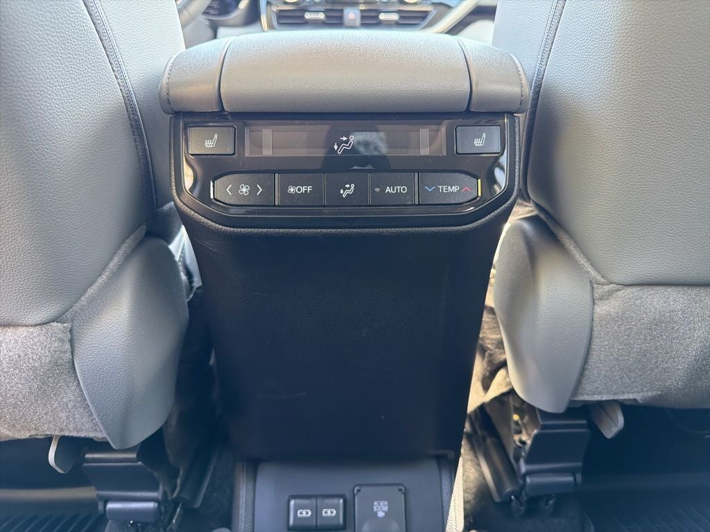 2025 Toyota Highlander Platinum