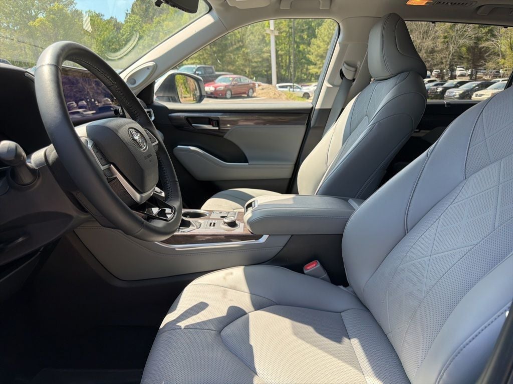 2025 Toyota Highlander Platinum