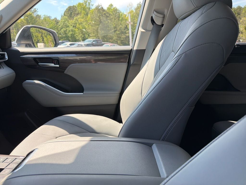 2025 Toyota Highlander Platinum