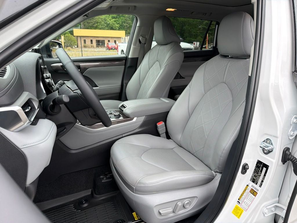 2025 Toyota Highlander Platinum