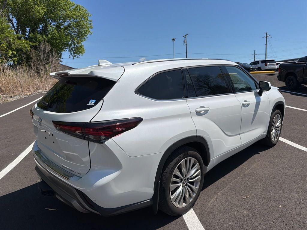 2025 Toyota Highlander Platinum