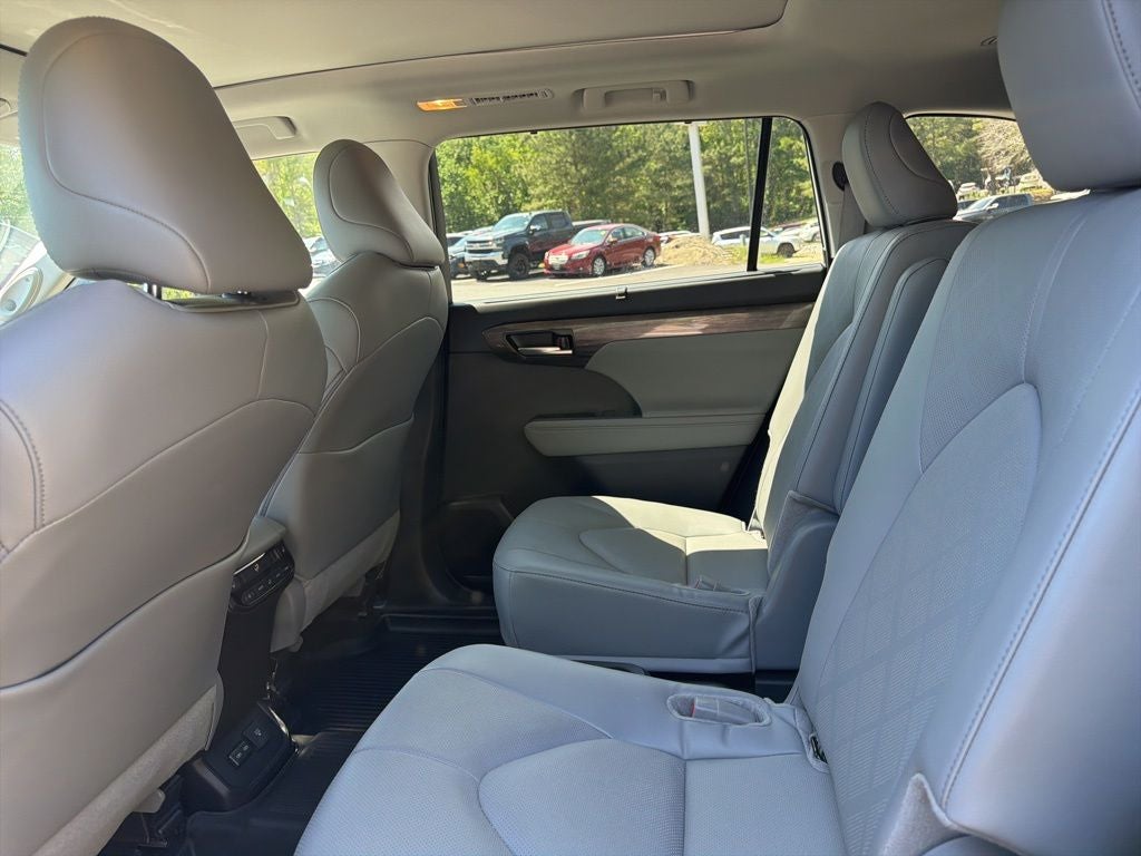 2025 Toyota Highlander Platinum