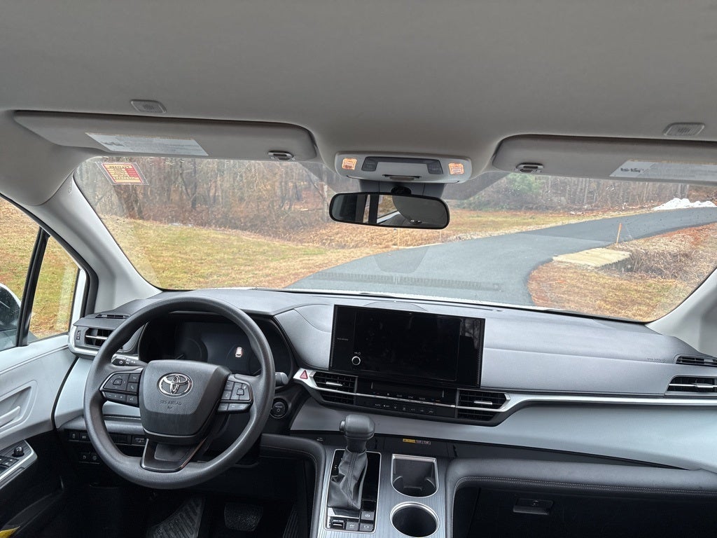 2025 Toyota Sienna LE 8 Passenger ** Pohanka Certified 10 YEAR/100,000 *