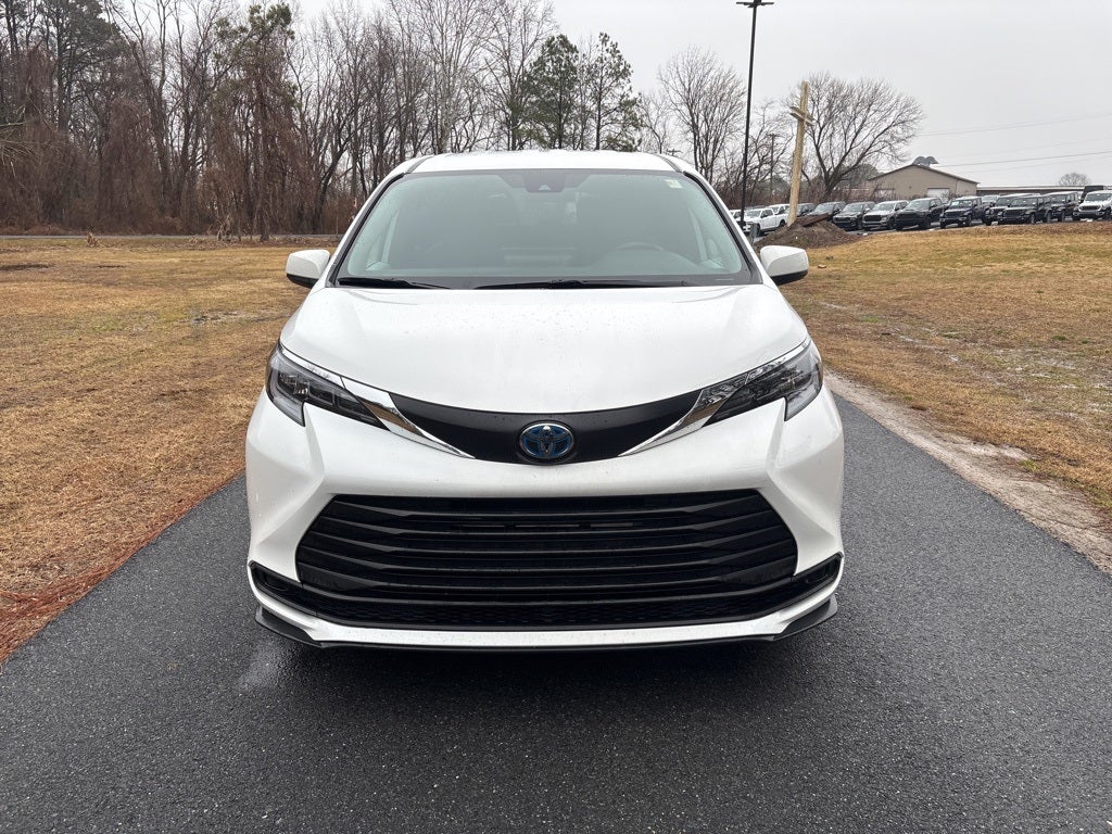 2025 Toyota Sienna LE 8 Passenger ** Pohanka Certified 10 YEAR/100,000 *