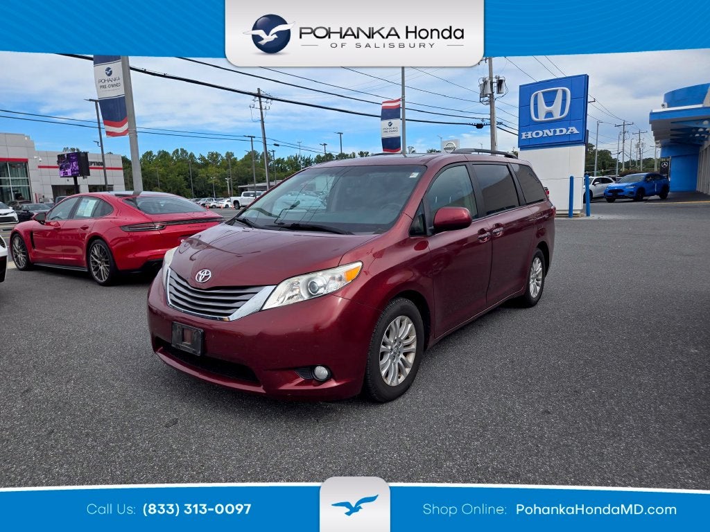 2017 Toyota Sienna XLE 8 Passenger