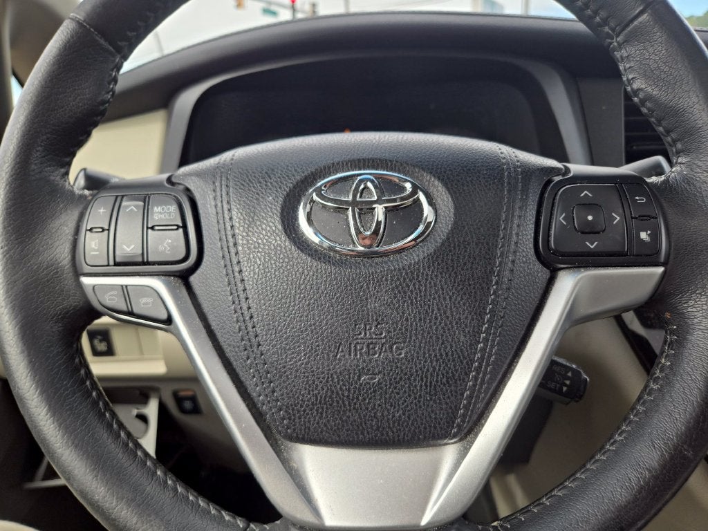 2017 Toyota Sienna XLE 8 Passenger