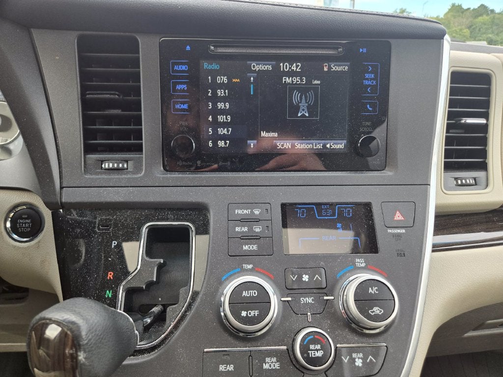 2017 Toyota Sienna XLE 8 Passenger