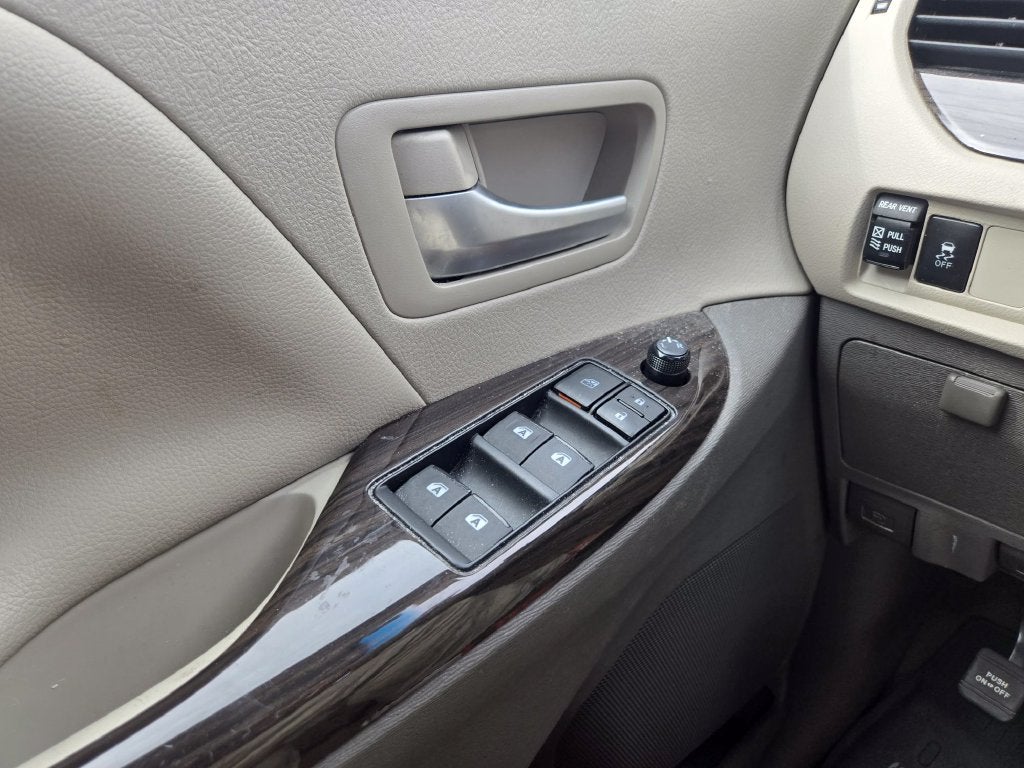 2017 Toyota Sienna XLE 8 Passenger