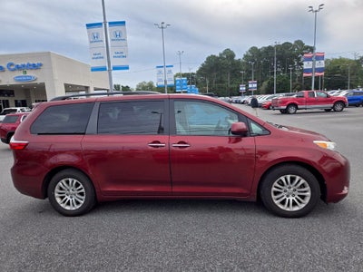 2017 Toyota Sienna XLE 8 Passenger