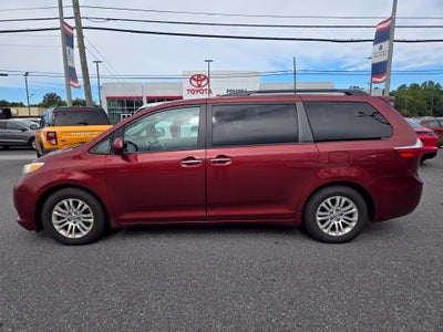 2017 Toyota Sienna XLE 8 Passenger