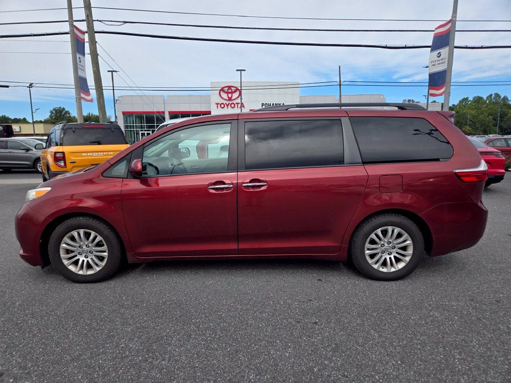 2017 Toyota Sienna XLE 8 Passenger