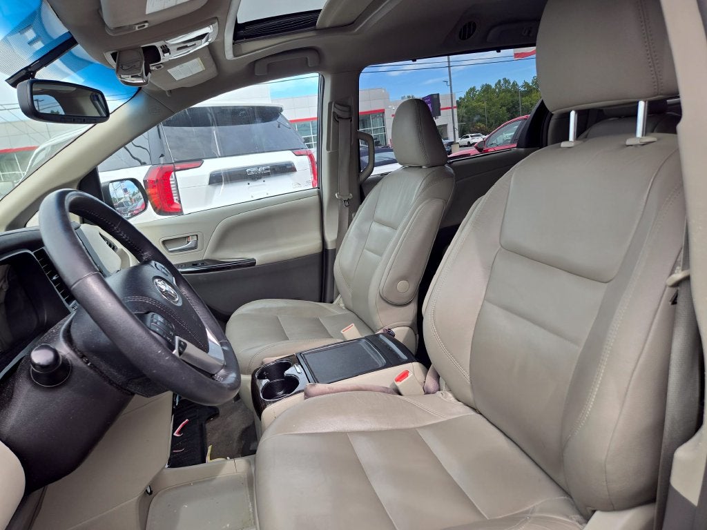 2017 Toyota Sienna XLE 8 Passenger