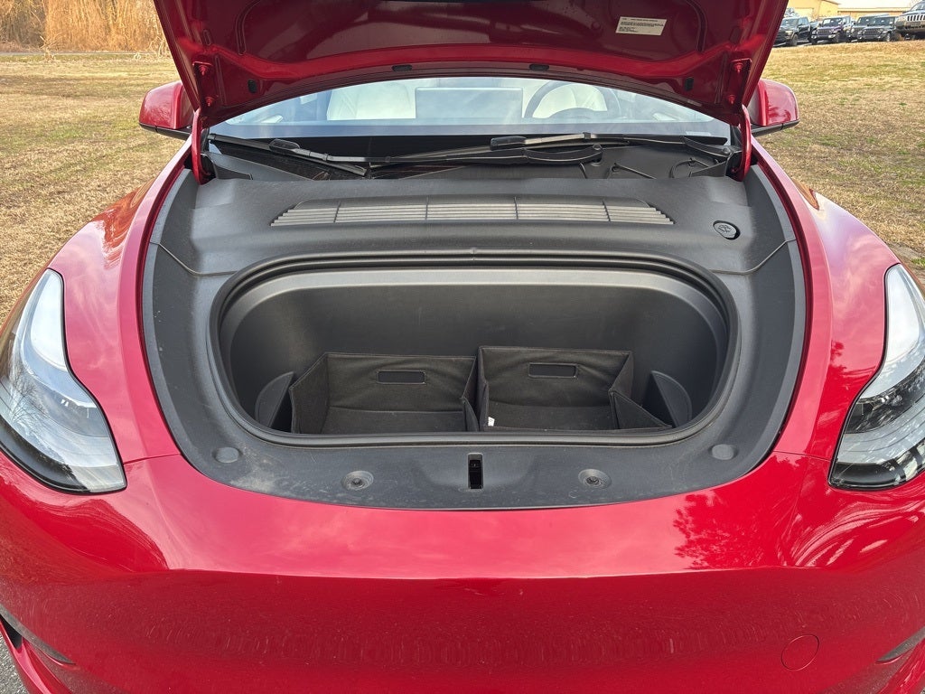 2023 Tesla Model Y Long Range ** Low Miles/3rd Row Seating / ONE OWNER