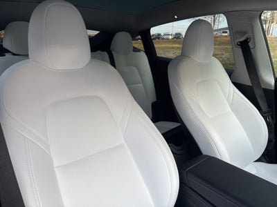 2023 Tesla Model Y Long Range ** Low Miles/3rd Row Seating / ONE OWNER