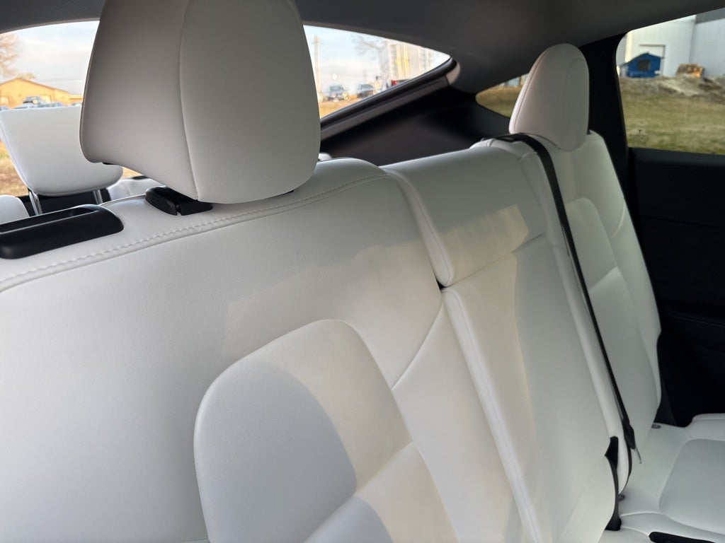 2023 Tesla Model Y Long Range ** Low Miles/3rd Row Seating / ONE OWNER