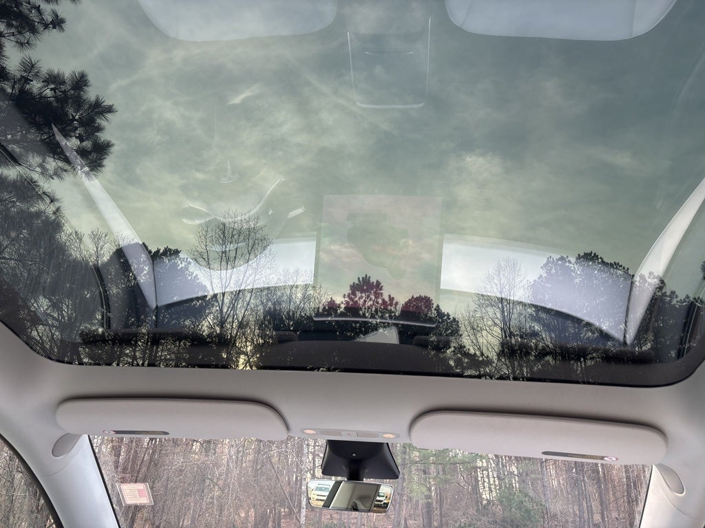 2023 Tesla Model Y Long Range ** Low Miles/3rd Row Seating / ONE OWNER