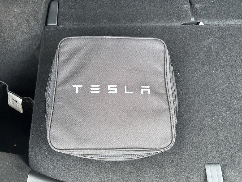 2023 Tesla Model Y Long Range ** Low Miles/3rd Row Seating / ONE OWNER