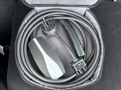 2023 Tesla Model Y Long Range ** Low Miles/3rd Row Seating / ONE OWNER