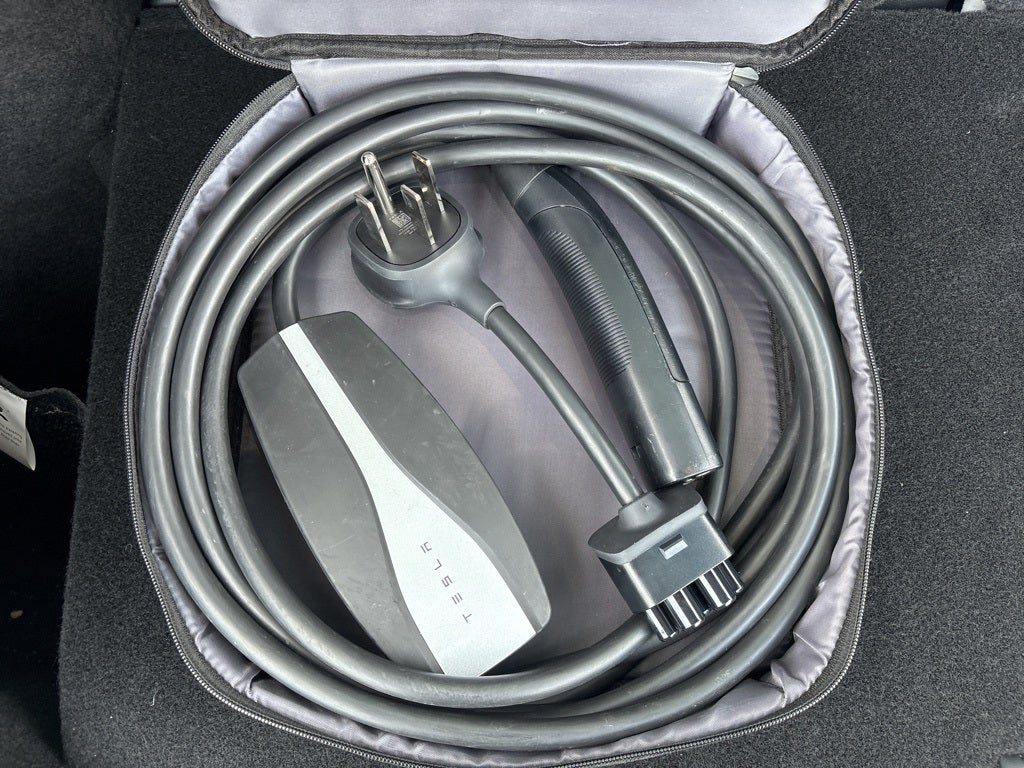 2023 Tesla Model Y Long Range ** Low Miles/3rd Row Seating / ONE OWNER