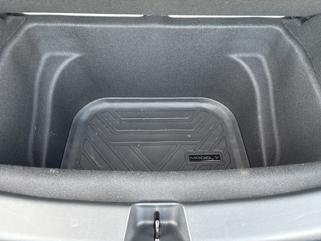 2023 Tesla Model Y Long Range ** Low Miles/3rd Row Seating / ONE OWNER