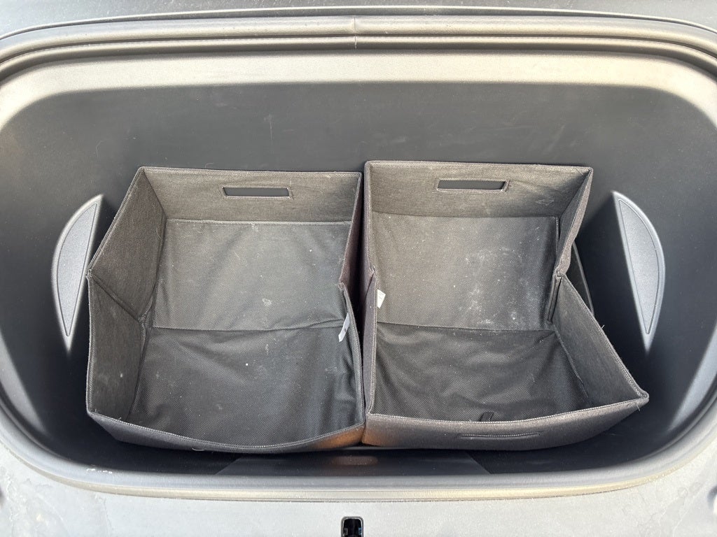 2023 Tesla Model Y Long Range ** Low Miles/3rd Row Seating / ONE OWNER