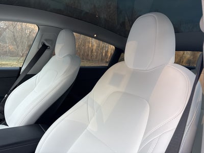 2023 Tesla Model Y Long Range ** Low Miles/3rd Row Seating / ONE OWNER