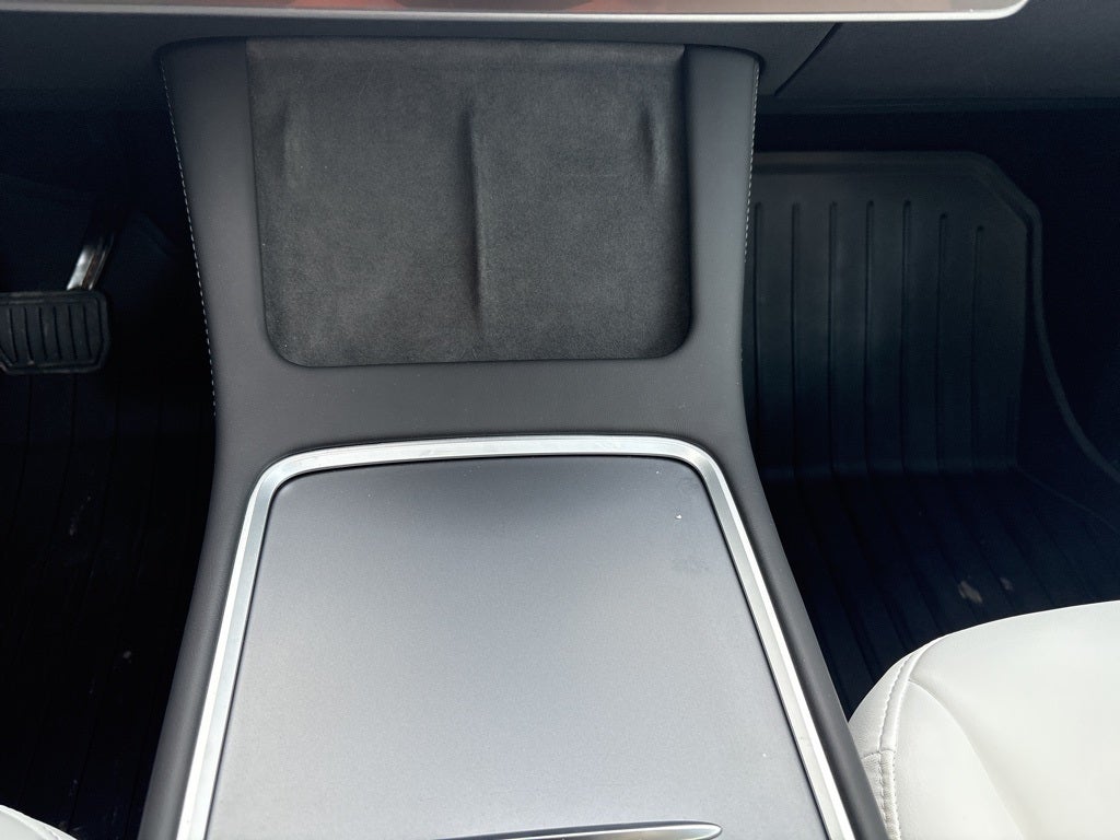 2023 Tesla Model Y Long Range ** Low Miles/3rd Row Seating / ONE OWNER