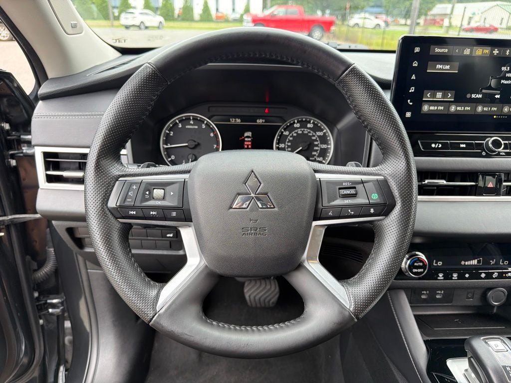 2025 Mitsubishi Outlander SE