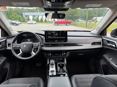 2025 Mitsubishi Outlander SE