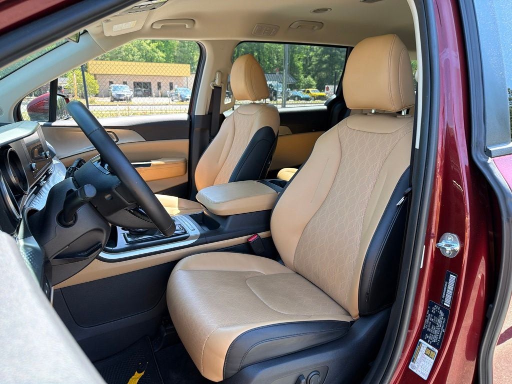 2024 Kia Carnival LX
