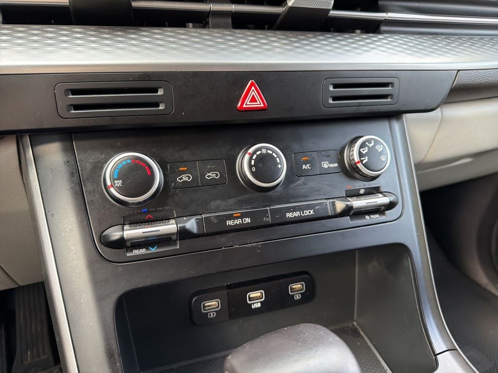 2024 Kia Carnival LX