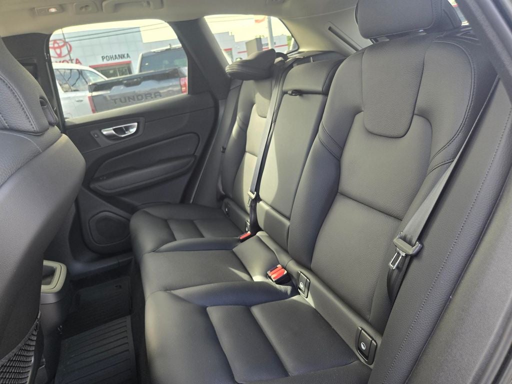 2023 Volvo XC60 B5 Plus Dark Theme