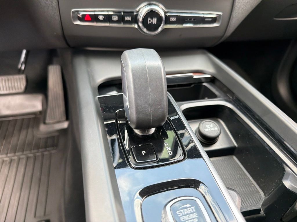 2023 Volvo XC60 B5 Plus Dark Theme