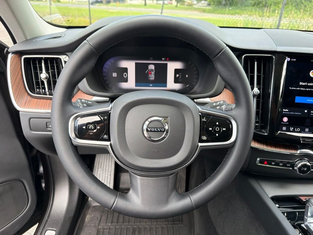 2023 Volvo XC60 B5 Plus Dark Theme