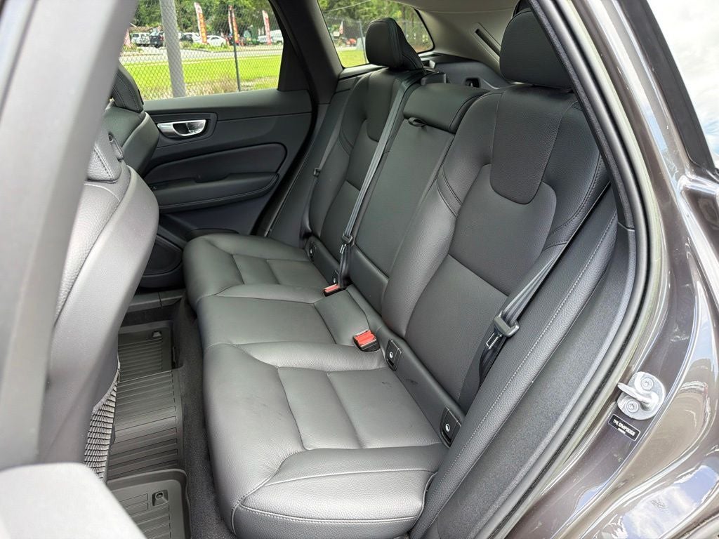 2023 Volvo XC60 B5 Plus Dark Theme