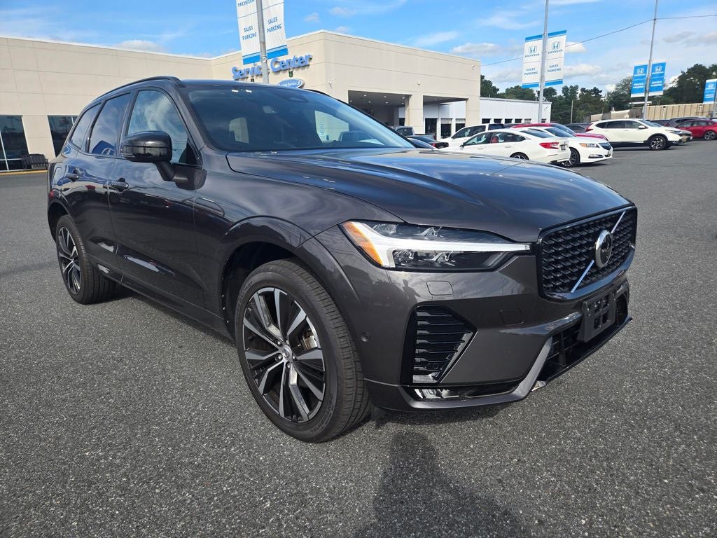2023 Volvo XC60 B5 Plus Dark Theme