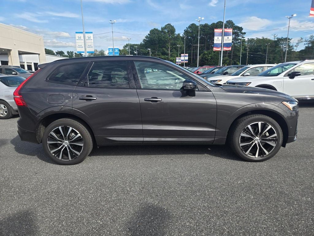 2023 Volvo XC60 B5 Plus Dark Theme