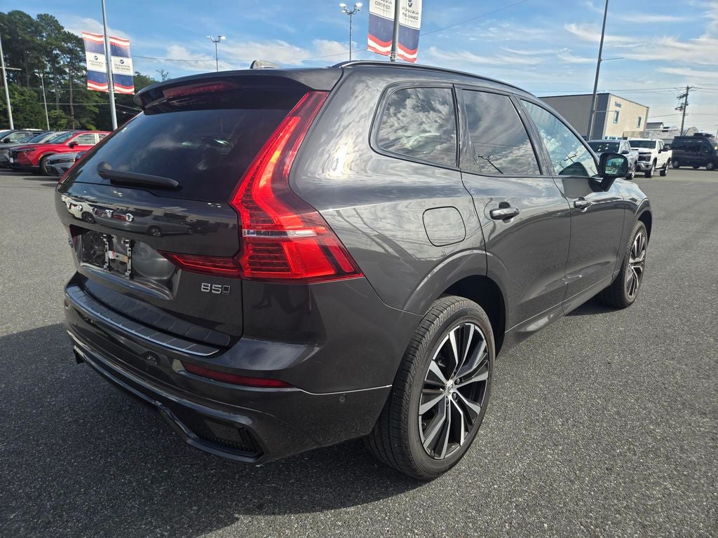 2023 Volvo XC60 B5 Plus Dark Theme