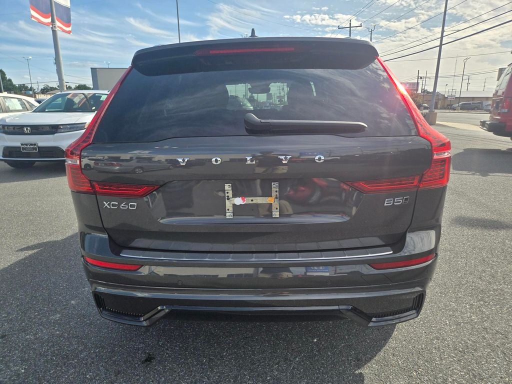 2023 Volvo XC60 B5 Plus Dark Theme